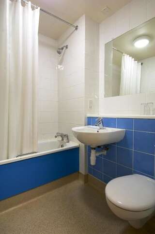 Отель Travelodge Waterford Уотерфорд Семейный номер (для 2 взрослых и 2 детей)-5